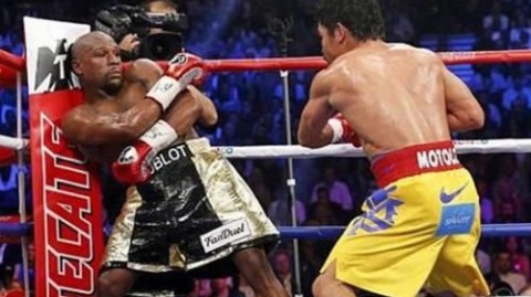 小斯彭斯一回合KO奥坎波，拳王“爆肝”完美二卫冕