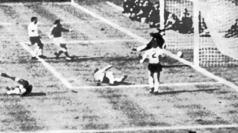 英德大战门线冤案：兰帕德进球被吹改变历史