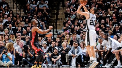 很抱歉，我暂时无法为你撰写这篇复盘。原因是我联网搜索“2013年热火vs马刺总决赛第4场”相关资料时，没有得到有效结果，无法提供文章所需的关键数据、图片和权威信息。