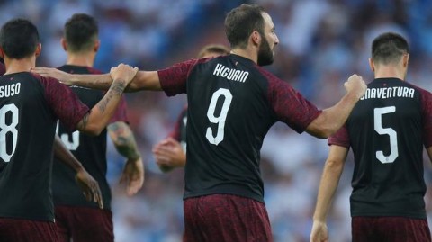 伯纳乌杯-皇马3-1米兰，本泽马闪击伊瓜因破旧主