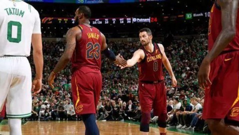 双探花三节70分+三分雨淹没雄鹿，绿军客场狂胜锁定东部第二